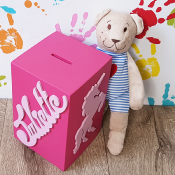 Tirelire personnalisée en bois avec motif couleur framboise