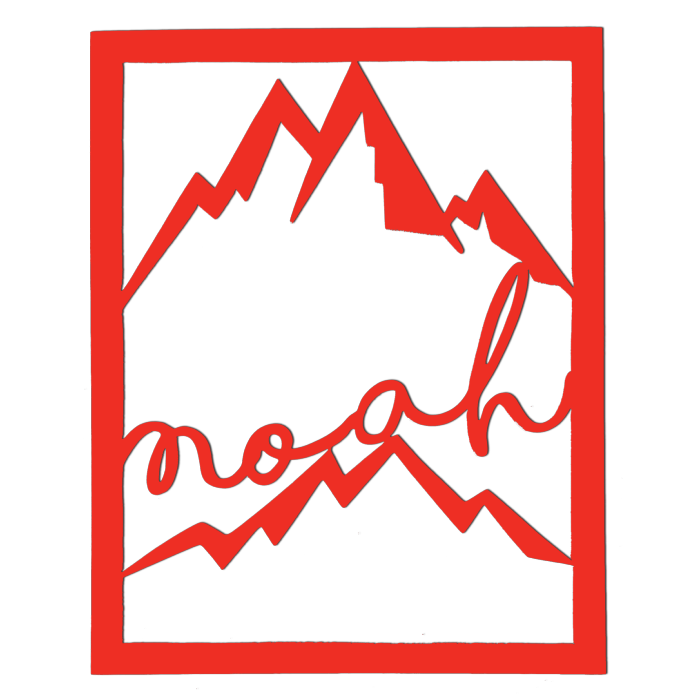 Cadre Déco rouge, motif "montagnes" prénom personnalisé pour chambre d'enfant